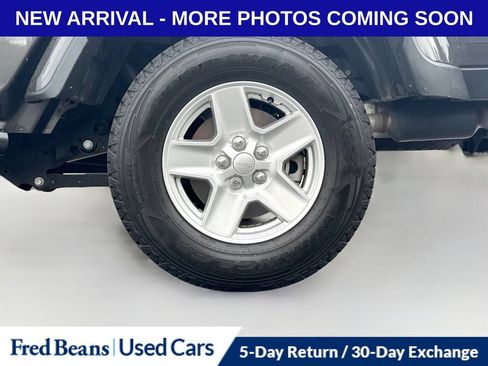 Used 2021 Jeep Gladiator Sport AWD/4WD image 12