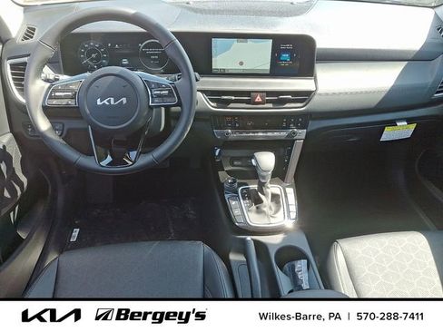 Certified 2025 Kia Seltos EX AWD/4WD image 8
