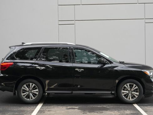Used 2019 Nissan Pathfinder SV FWD image 48