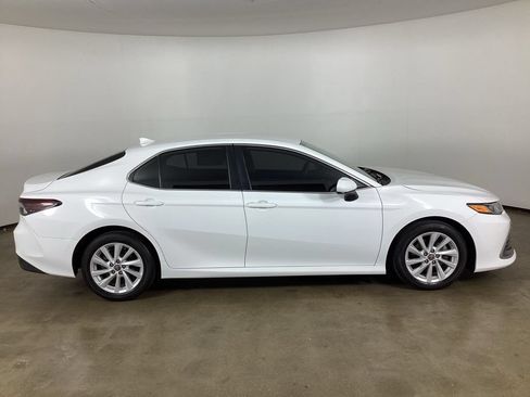 Used 2022 Toyota Camry LE FWD image 7