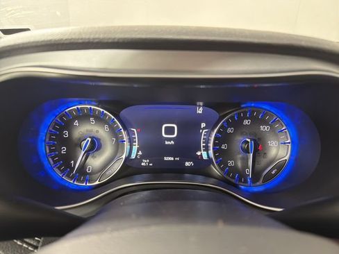 Used 2025 Chrysler Pacifica Limited FWD image 17