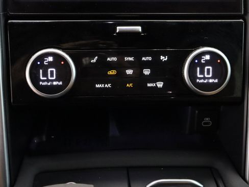 Used 2023 Land Rover Discovery Metropolitan Edition AWD/4WD image 20
