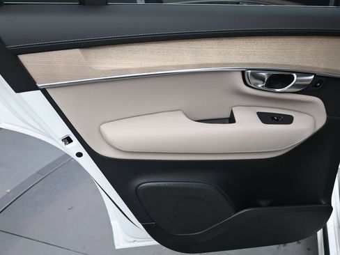 New 2026 Volvo XC90 B6 Plus w/ Protection Package Premier AWD/4WD image 20