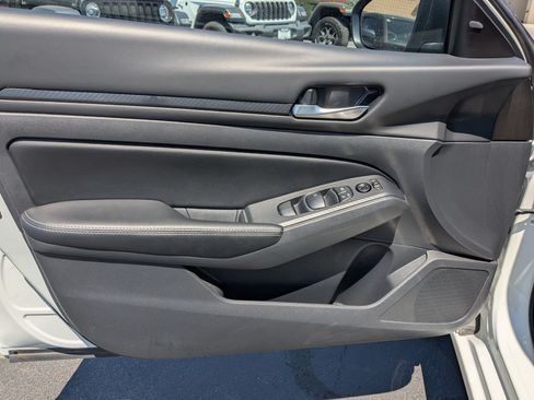 Used 2025 Nissan Altima 2.5 SV FWD image 15