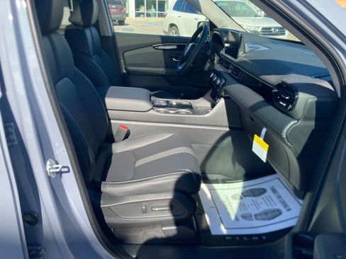 New 2025 Honda Pilot Touring image 5