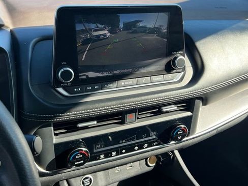 Used 2023 Nissan Rogue SV image 24