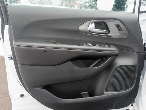 New 2026 Chrysler Pacifica Select AWD/4WD image 12