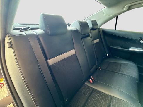 Used 2012 Toyota Camry SE FWD image 19
