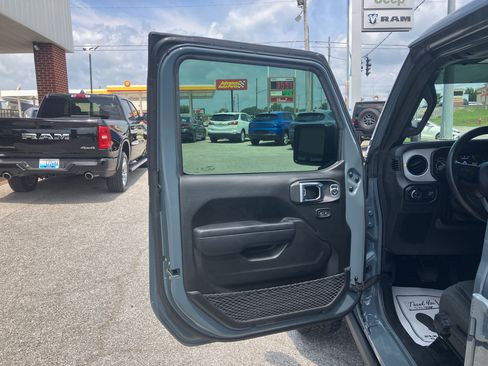 Used 2025 Jeep Gladiator Sport AWD/4WD image 15