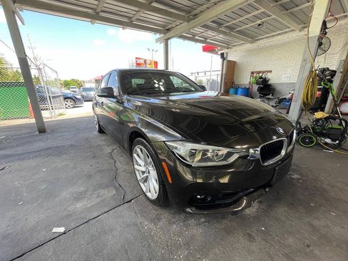 Used 2018 BMW 320i Sedan RWD image 2