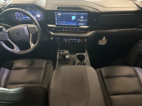 Used 2025 Chevrolet Silverado 1500 LT Trail Boss w/ Convenience Package II image 10