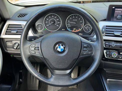 Used 2018 BMW 320i xDrive Sedan w/ Premium Package AWD/4WD image 21