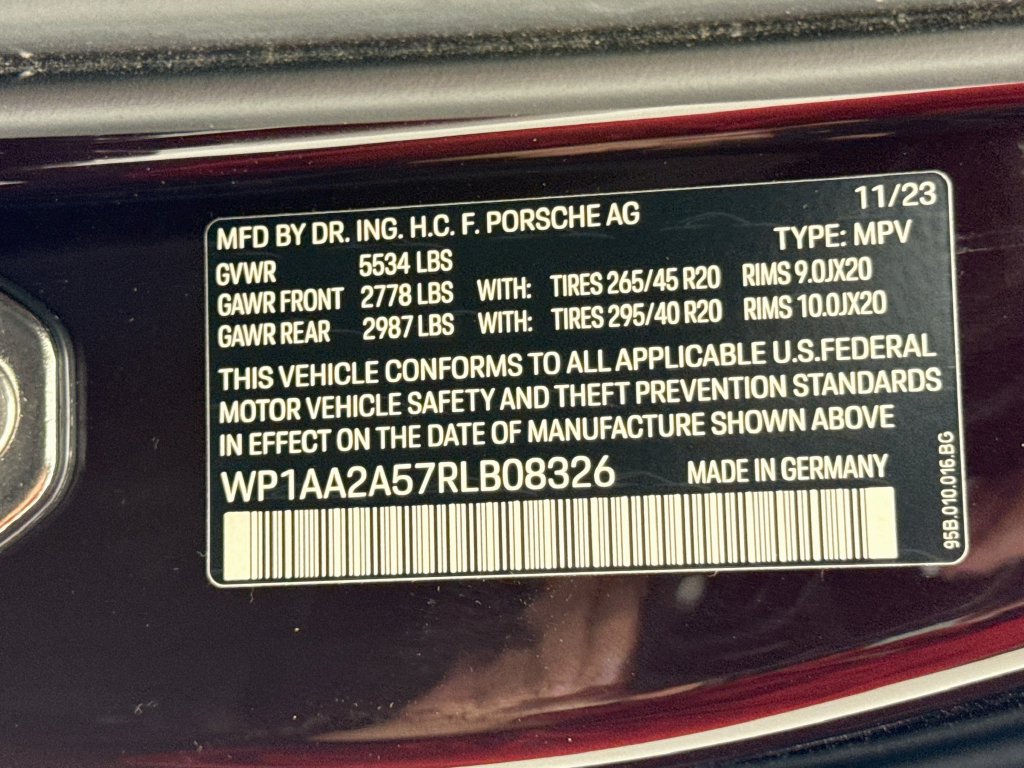 Used 2024 Porsche Macan AWD/4WD image 34
