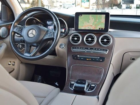 Used 2019 Mercedes-Benz GLC 350e 4MATIC image 21