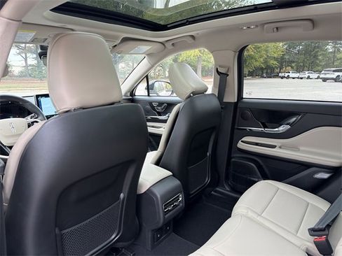 New 2026 Lincoln Corsair Reserve image 24