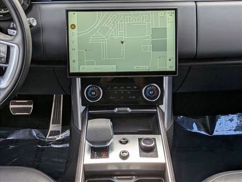 Used 2023 Land Rover Range Rover SE image 12