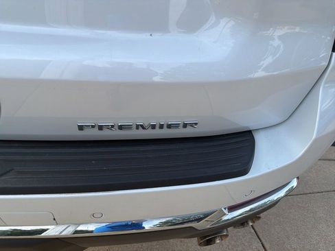 Used 2025 Chevrolet Suburban Premier AWD/4WD image 4