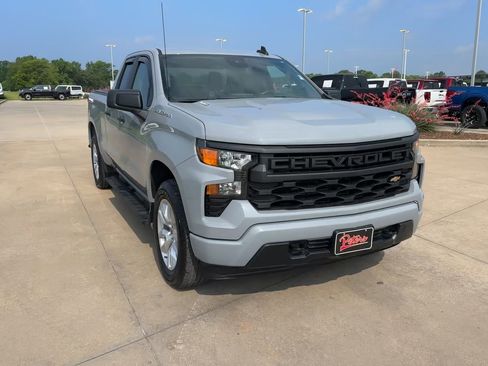 Used 2025 Chevrolet Silverado 1500 Custom AWD/4WD image 2