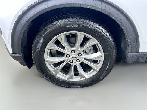 Used 2020 Ford Explorer XLT w/ Equipment Group 202A image 8