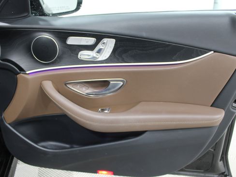 Used 2017 Mercedes-Benz E 300 4MATIC image 24