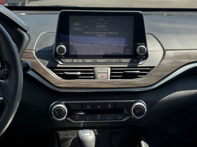 Used 2024 Nissan Altima 2.5 SV FWD image 18