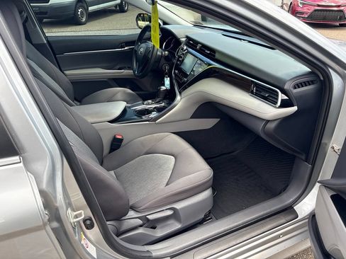 Used 2018 Toyota Camry LE FWD image 18