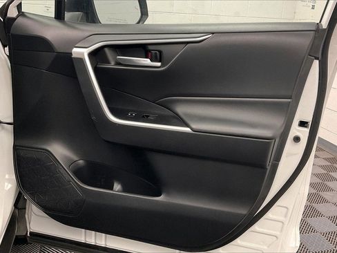 Used 2019 Toyota RAV4 XLE w/ Convenience Package image 23