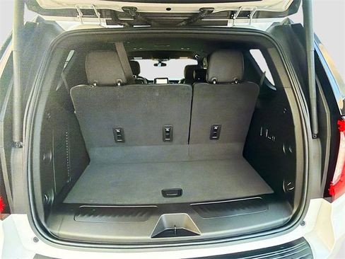 Used 2022 GMC Yukon SLT w/ SLT Luxury Package image 27