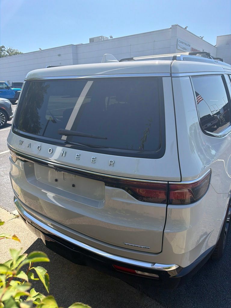 Certified 2022 Jeep Wagoneer Series III AWD/4WD image 3