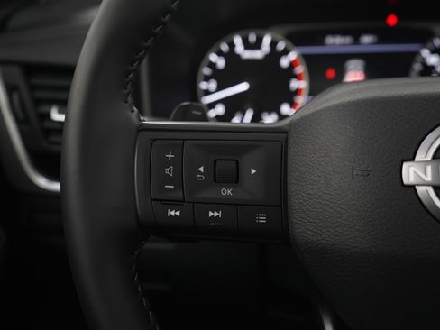 Used 2025 Nissan Rogue SV w/ SV Premium Package AWD/4WD image 21