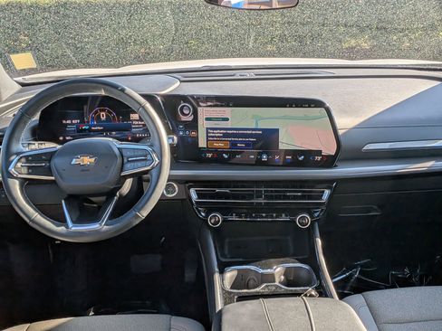 Used 2025 Chevrolet Traverse LT image 19