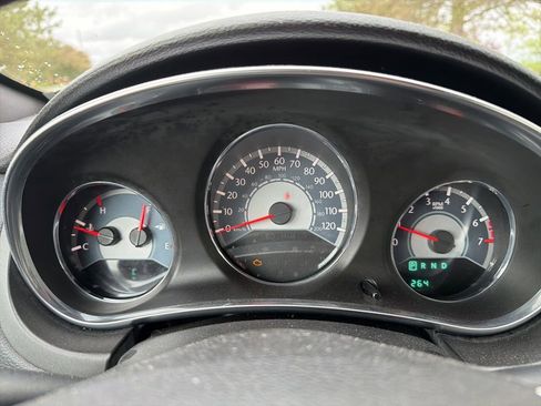 Used 2014 Chrysler 200 Touring FWD image 5