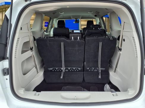 Used 2024 Chrysler Pacifica Touring-L FWD image 26
