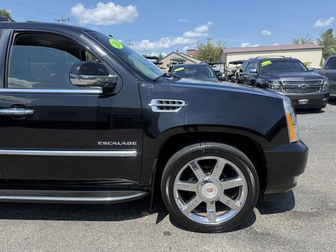 Used 2013 Cadillac Escalade Luxury AWD/4WD image 15