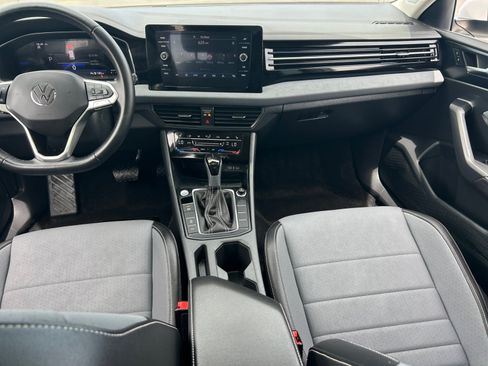 Used 2025 Volkswagen Jetta SE w/ Sunroof Package FWD image 19