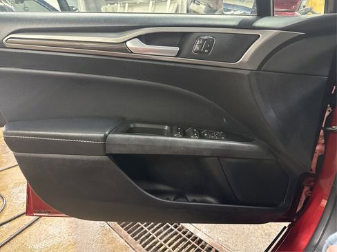 Used 2017 Ford Fusion SE w/ Fusion SE Technology Package FWD image 27
