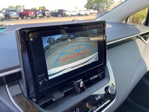 Used 2025 Toyota Corolla LE FWD image 38