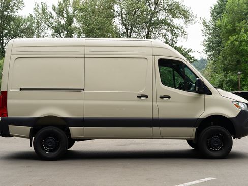 Used 2025 Mercedes-Benz Sprinter 2500 image 4