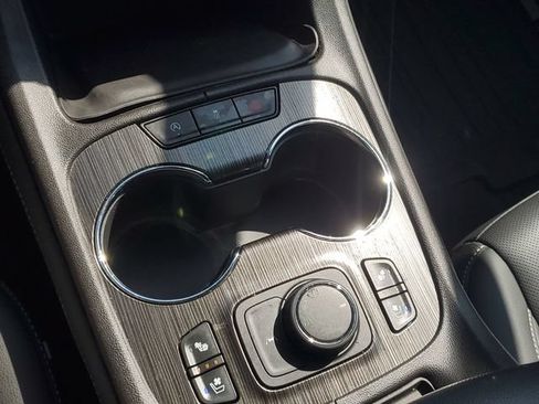 Used 2023 GMC Acadia SLT w/ Technology Package FWD image 29