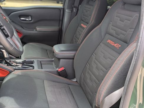 Used 2022 Nissan Frontier PRO-4X w/ Technology Package image 19