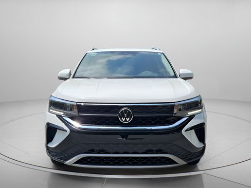 Certified 2023 Volkswagen Taos SE FWD image 8