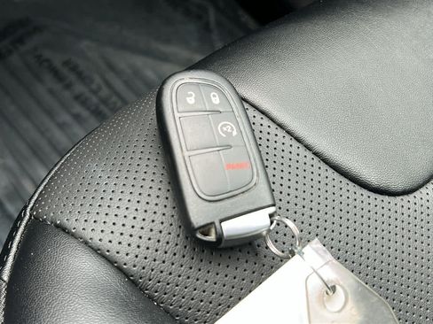 Used 2022 Jeep Cherokee Latitude Lux w/ Mopar Interior Package AWD/4WD image 29