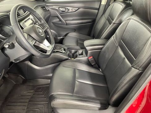 Used 2018 Nissan Rogue SL AWD/4WD image 2