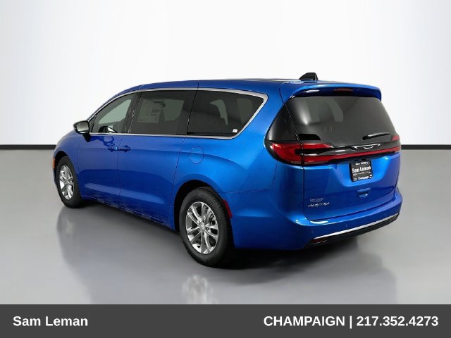 New 2027 Chrysler Pacifica Select FWD image 5
