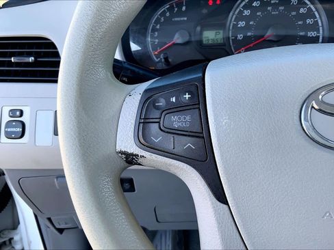 Used 2011 Toyota Sienna LE image 23