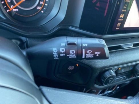 Used 2025 Jeep Wrangler Sport image 17