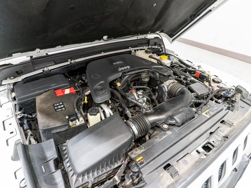 Used 2020 Jeep Wrangler Unlimited Sahara AWD/4WD image 35