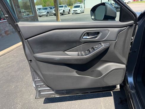 Used 2024 Nissan Rogue SV image 13