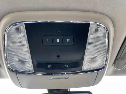 Used 2019 Chrysler 300 Limited image 24