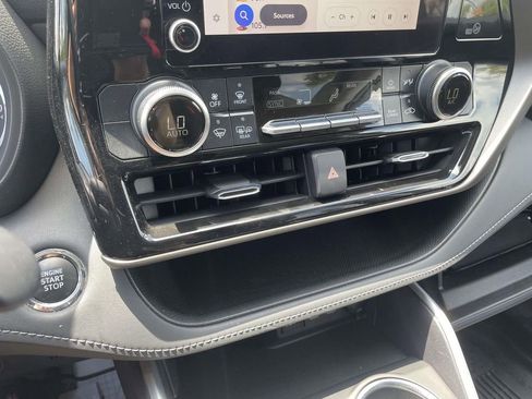 Used 2023 Toyota Highlander LE FWD image 20